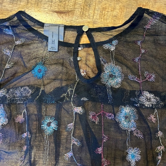 A New Day Sheer Embroidered Floral Top Size Medium NWT - Picture 6 of 12